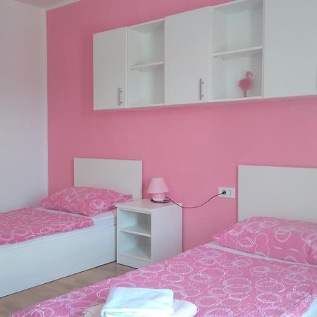 Apartmani "Lorenzo" Novalja Eksteriør billede