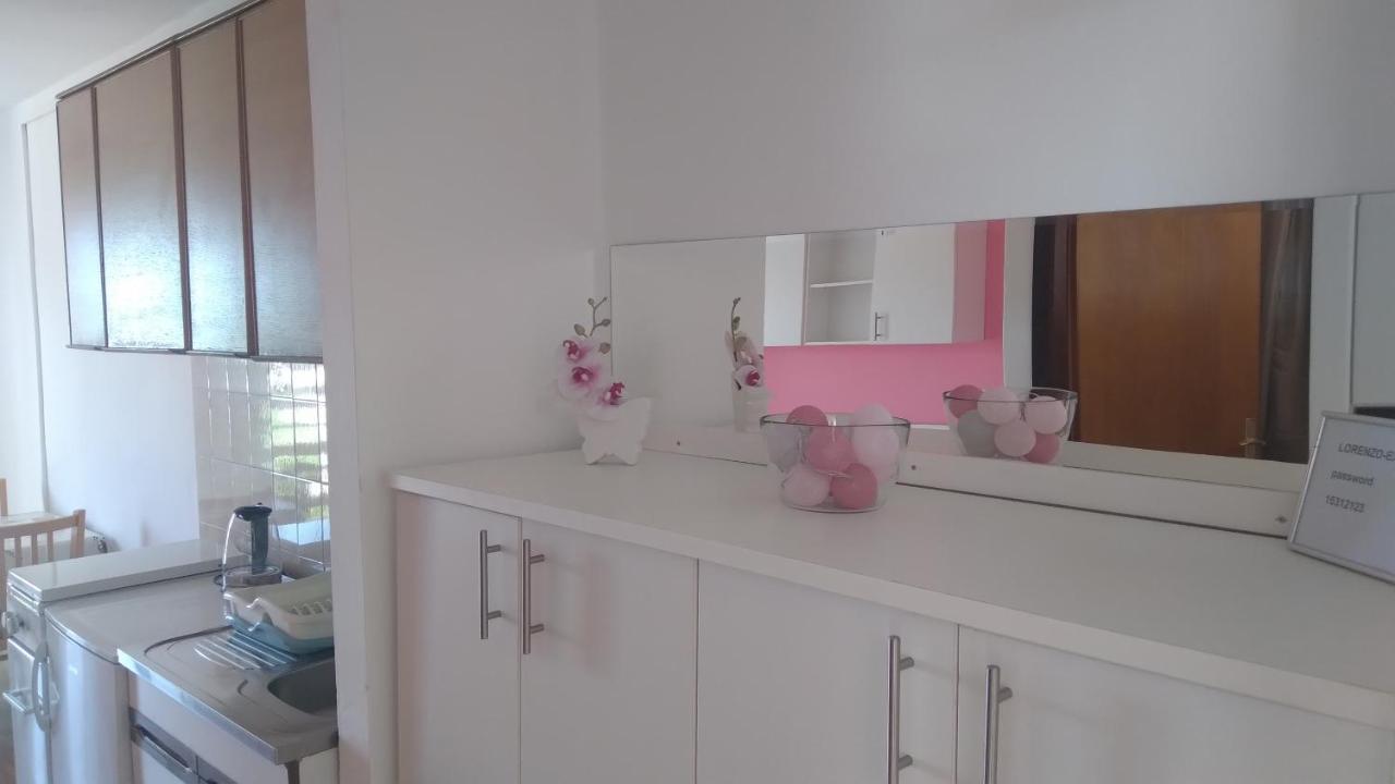 Apartmani "Lorenzo" Novalja Eksteriør billede
