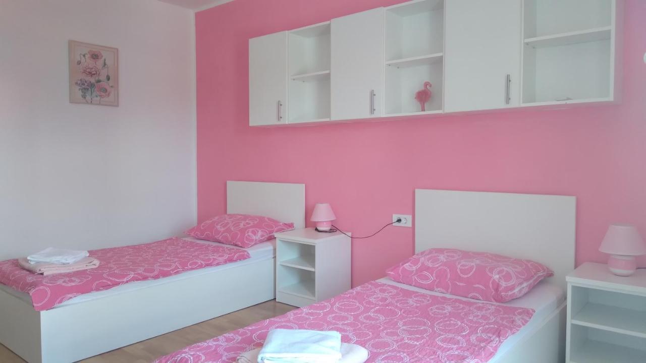 Apartmani "Lorenzo" Novalja Eksteriør billede