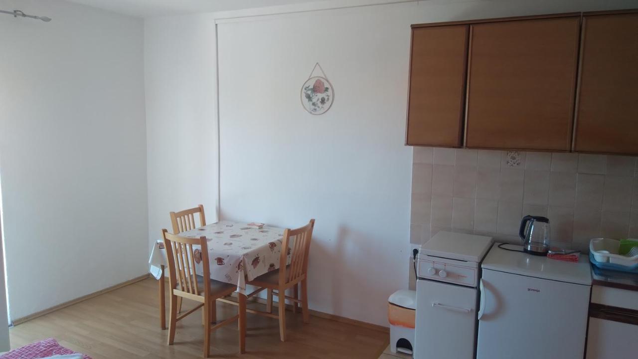 Apartmani "Lorenzo" Novalja Eksteriør billede