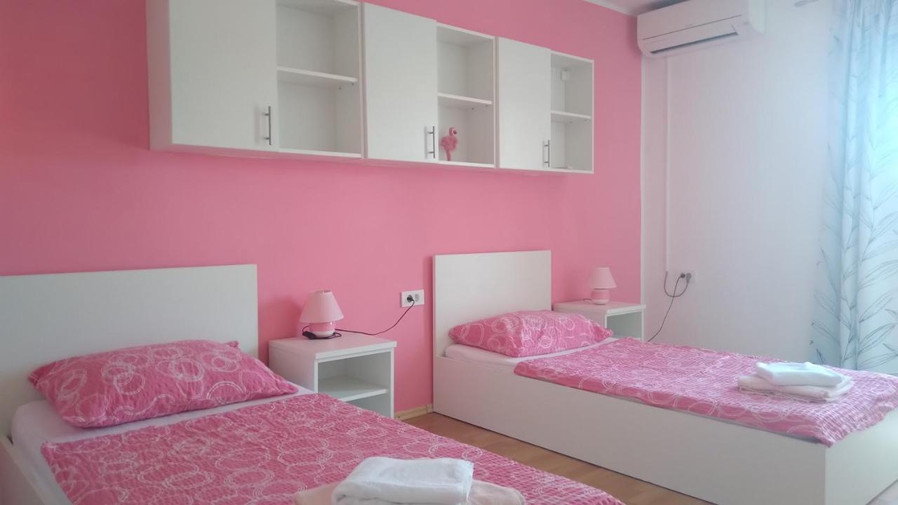 Apartmani "Lorenzo" Novalja Eksteriør billede
