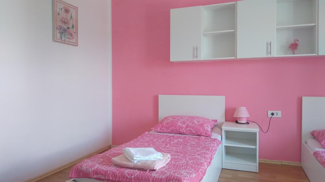 Apartmani "Lorenzo" Novalja Eksteriør billede