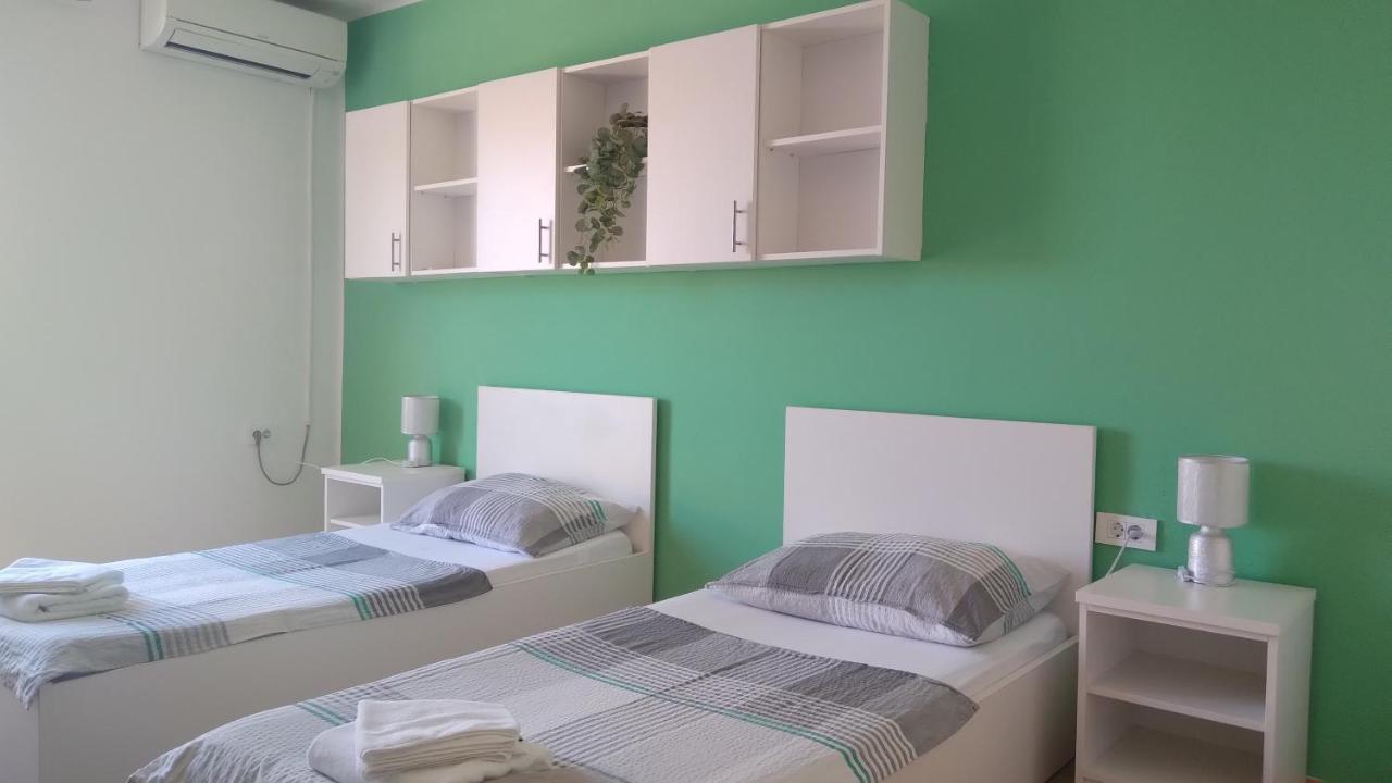 Apartmani "Lorenzo" Novalja Eksteriør billede