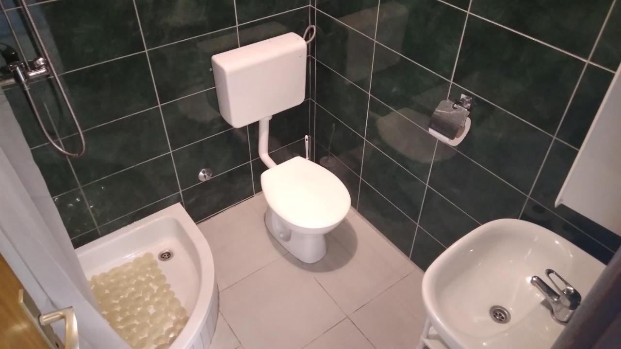 Apartmani "Lorenzo" Novalja Eksteriør billede