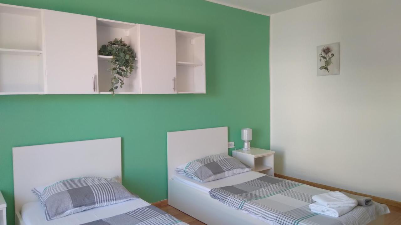 Apartmani "Lorenzo" Novalja Eksteriør billede