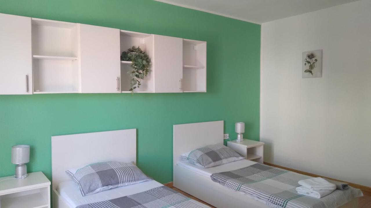 Apartmani "Lorenzo" Novalja Eksteriør billede