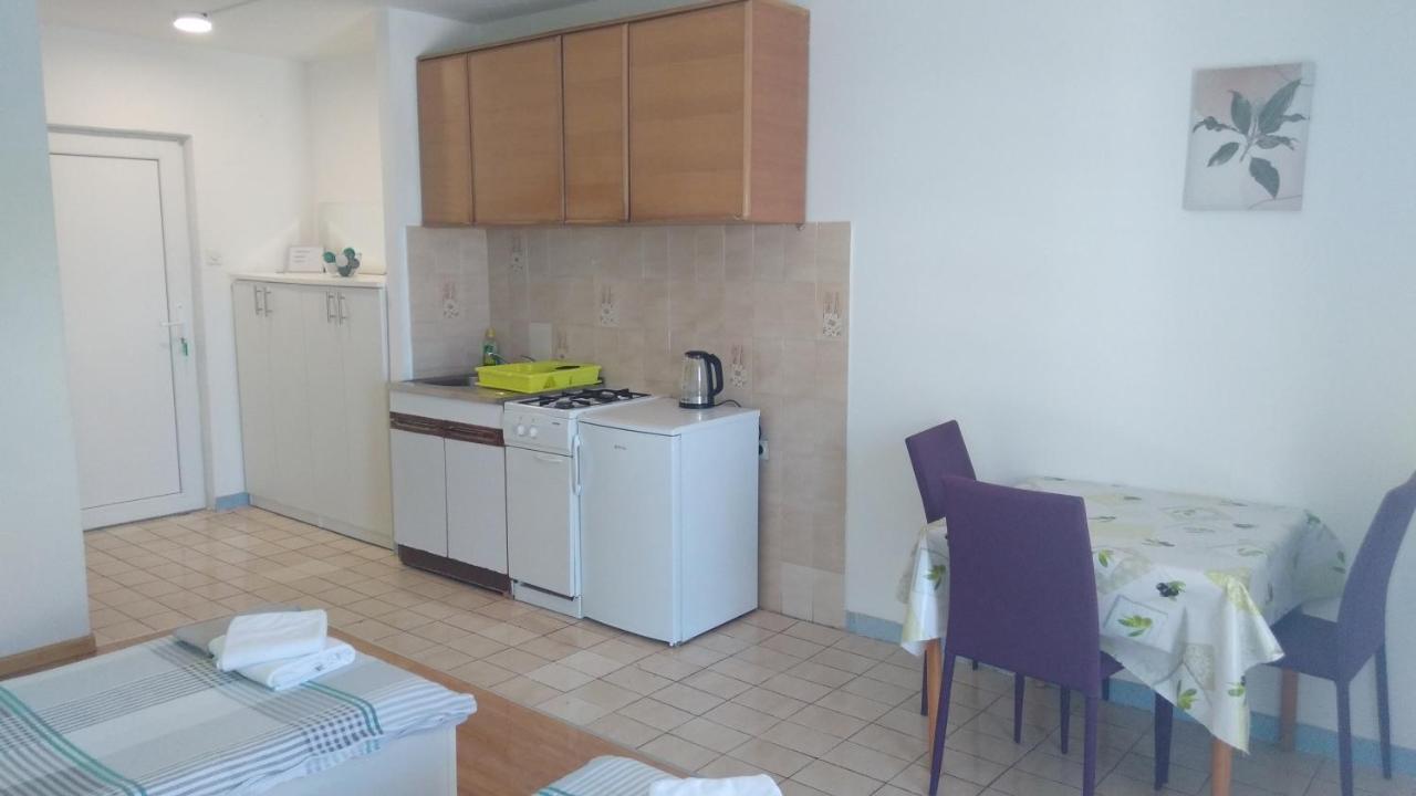 Apartmani "Lorenzo" Novalja Eksteriør billede