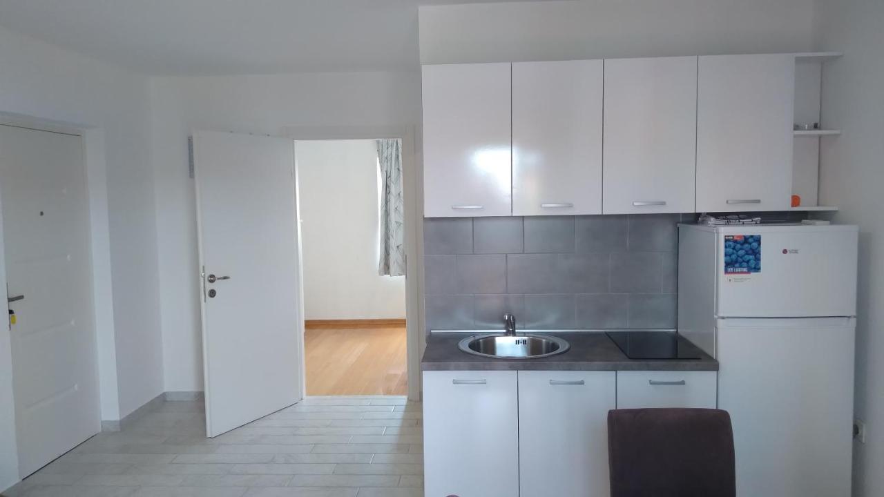 Apartmani "Lorenzo" Novalja Eksteriør billede