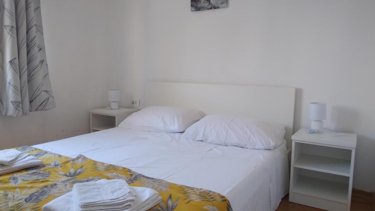 Apartmani "Lorenzo" Novalja Eksteriør billede