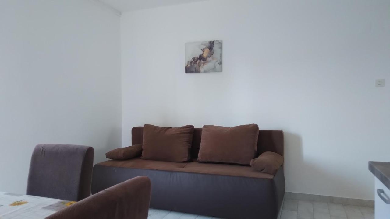 Apartmani "Lorenzo" Novalja Eksteriør billede