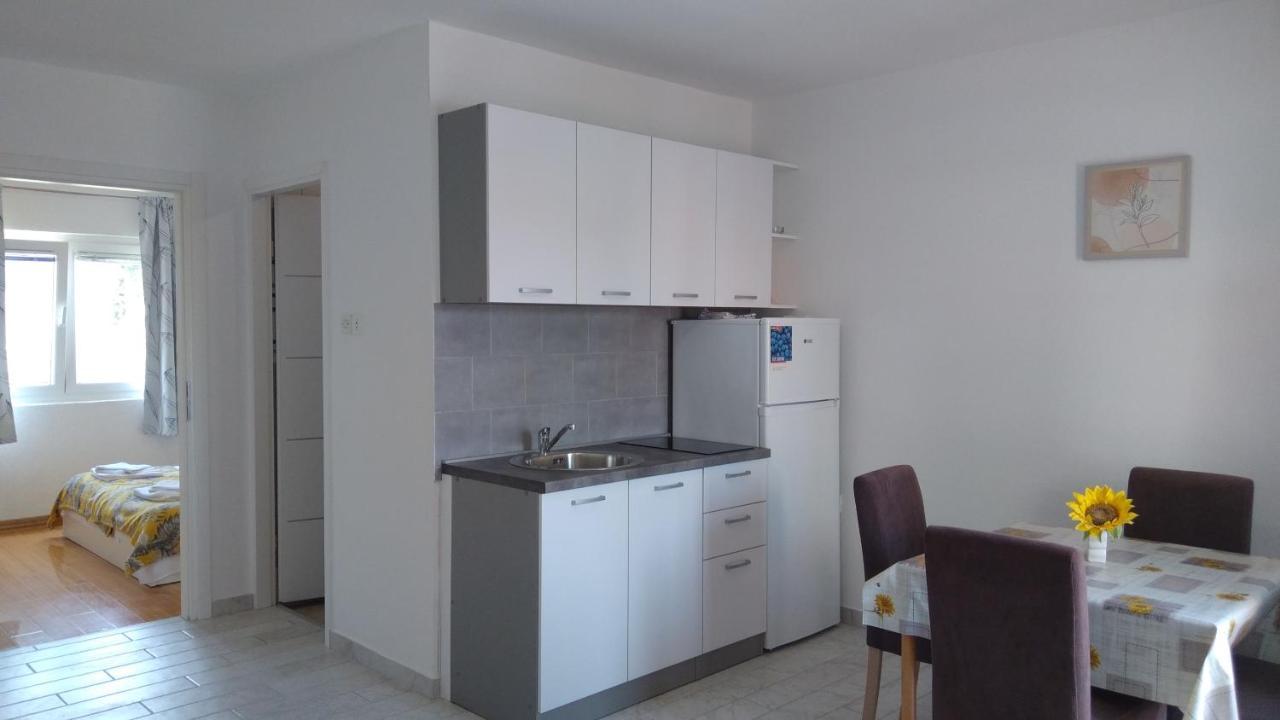 Apartmani "Lorenzo" Novalja Eksteriør billede